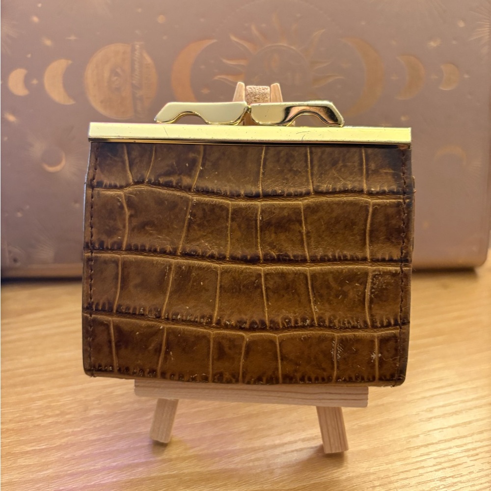 Vintage Abas Croc-Embossed Kiss-Lock Coin Purse | Brown | Sturdy Leather - Picture 2 of 12